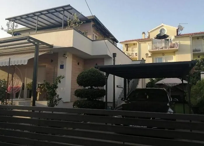 Apartman With Swimming Pool - 23759 *